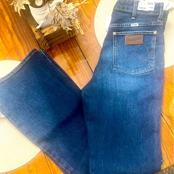 Wrangler High Rise Bootcut Brand New w/ Tags 28/34 - Picture 1 of 2